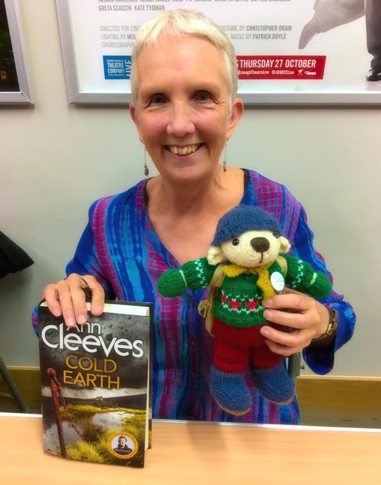 Hiyi everyone 🐾❤️I can’t believe it’s a whole year today since I had the honour of meeting <a href="/AnnCleeves/">Ann Cleeves</a> when she visited <a href="/MareelShetland/">Mareel</a> 🐾