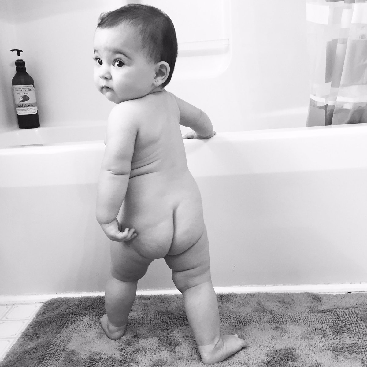 MCProLubyanka's tweet photo. Vazou🙈
.
.
#masterfofa #mastergostosura #babygirl #throwback #9meses #nacasadavovó #usa #bathtime https://t.co/4H1EV8OAbi