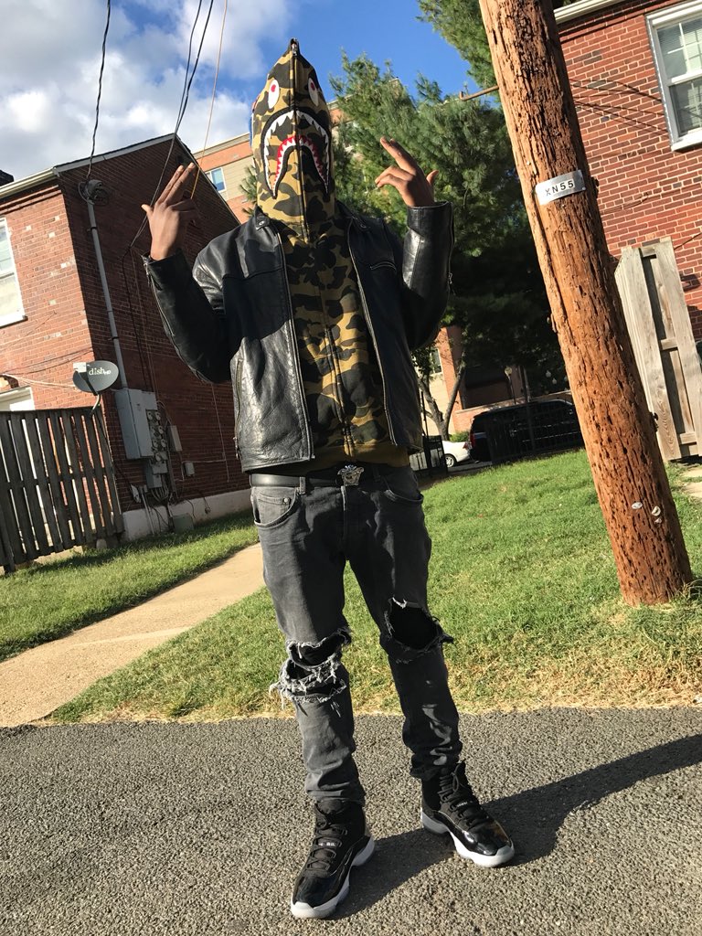 Zone10Gee's tweet photo. Im in the jungle rockin bape 🐵💰 https://t.co/Jmj2VhlcA7