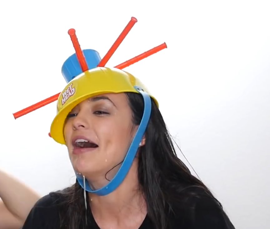 mxrrelltw1ns's tweet photo. Nessa looks like she has one of those propeller hats on https://t.co/h4jAVneMag