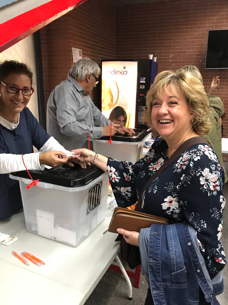 35Pilig's tweet photo. Cada dia em sento mes orgullosa de la meva terra i la seva gent👍.            Catalunya t'estimo!!!!😘 https://t.co/IKNpTZNbCU