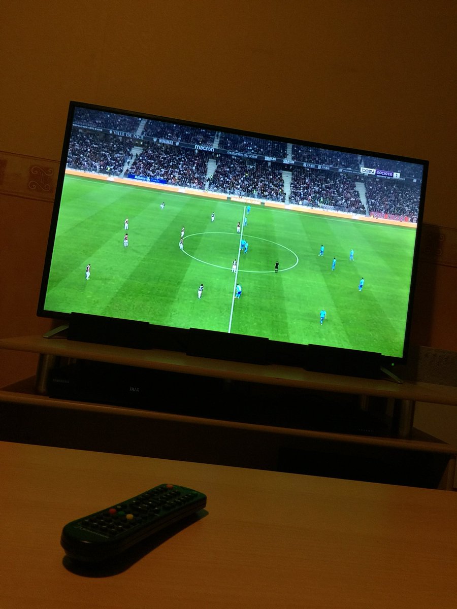 ChriisCkm's tweet photo. Quand ta pas eu assez !!
On ce refait le match ⚪️🔵
#OGCCOM #TeamOM @OM_Officiel https://t.co/jJ01lhzNem