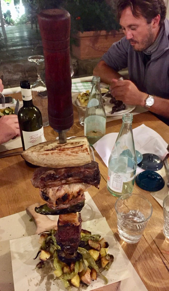 Viaggixbambini's tweet photo. La fiorentina non serve presentarla, ma l'#agriturismomontefabbrello propone anche grigliate verticali e maxi taglieri: buonisssssssimi @VisitElbaIT
@VisitElbaIT #elbaactive17 #familygoelba
#travel @VisitElbaIT @Blogmamma @Instamamme @MammaPoppins @FattoreMamma @bambiniCLV https://t.co/hYX5EQUtBO