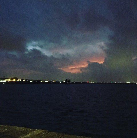 dlr_pop's tweet photo. Another amazing sky tonight in Dún Laoghaire. What will tomorrow bring? Thanks, Rosemary Widdy Fahy for a superb photograph. #dlh200 #dlrpop https://t.co/ZnQGDR9QRD