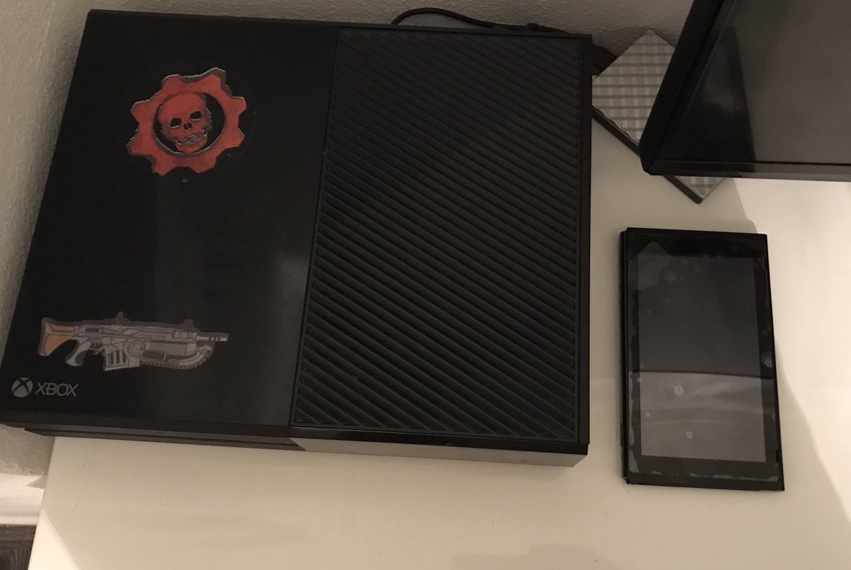 EmbeddedNextGen's tweet photo. I'm looking at my #NintendoSwitch next to my #PhatBoxOne and i'm like how the hell can this thing play Doom? Lmao https://t.co/hbmtuH52sh