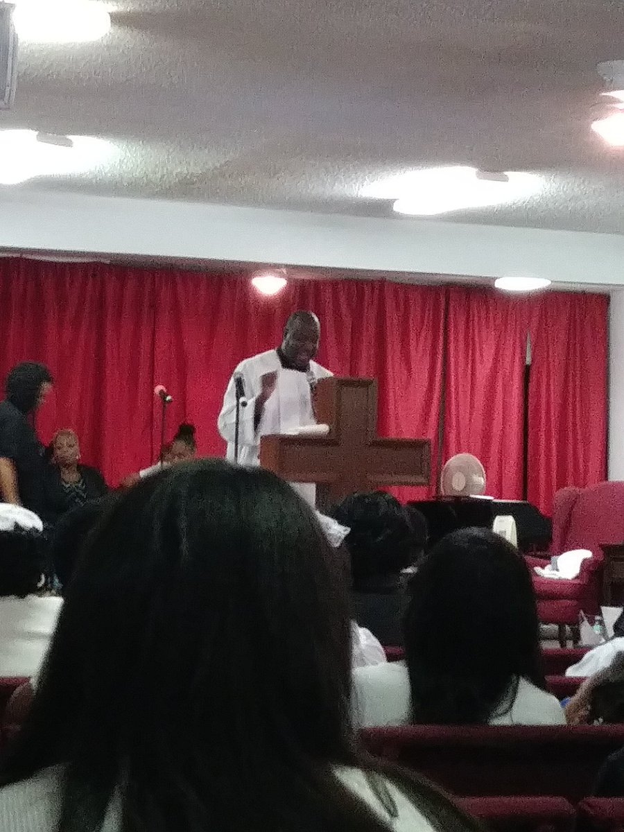 nipplelesslv's tweet photo. When I was a little girl I swore would never go to a black chruch but since April 2016 I have been faithful #Jesus #iamblessed https://t.co/pHhd3OC6W0