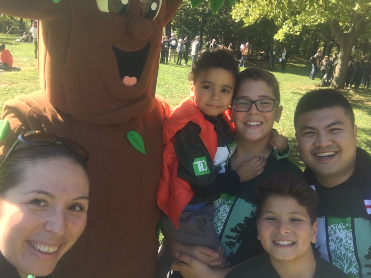 Great day to plant trees #tdFriendsoftheenvironment <a href="/Banque_TD/">TD (Canada)</a> @375Mtl #JournéesDesArbresTD