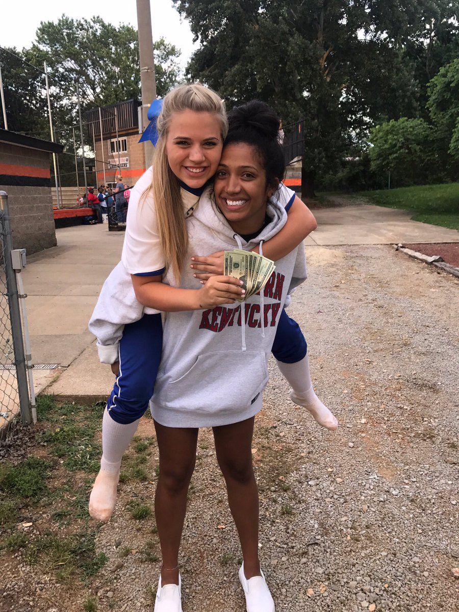 camrussell01's tweet photo. happy 19th taytum! love you lots and hope your day was great!! https://t.co/ZNPOq659AW