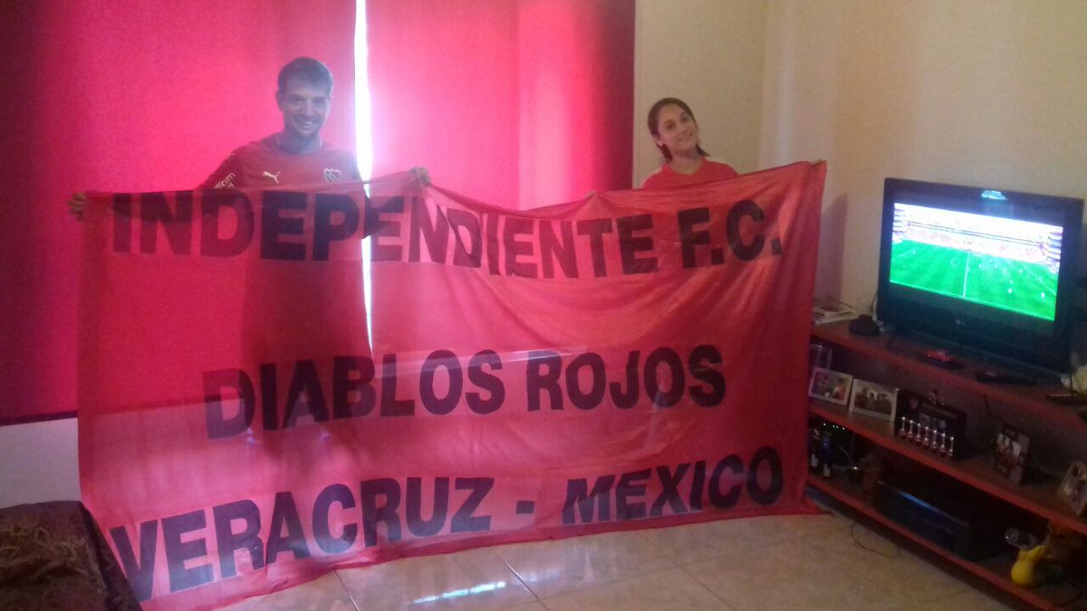 MexicoRojos's tweet photo. La Peña del Rojo a full.. esperando que llegue la banda para ver el partido!!!!! @marketingCAI @arielholan_DT https://t.co/bm2pnBu7Iz