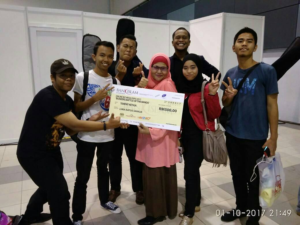 pmm_poliedu's tweet photo. Pengarah serta warga PMM mengucapkan TAHNIAH kepada Pasukan Busking PMM atas kejayaan tempat ketiga Pertandingan Busking sempena OBME17. https://t.co/5IOoQOmKDa