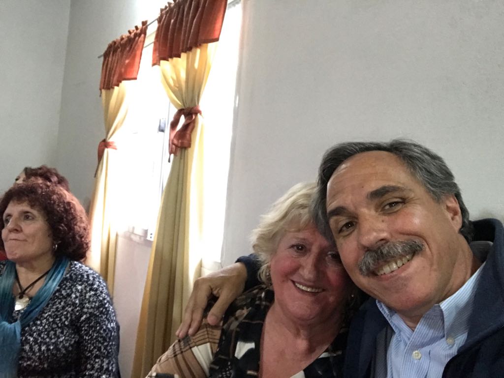 joserarteaga's tweet photo. Gracias por la invitación a Dora y Lito Lecce, Osvaldo Castro, Walter Lucaroni, Carlos Costa y Emilio Aragone de #LaSeñal en #VillaElvira https://t.co/5aI2nulSX5