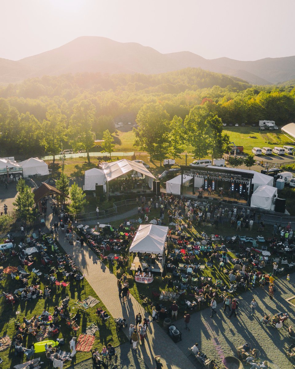 sup's tweet photo. Drone shots from a weekend of camping at @dbbrewingco's Hoopla festival 🤘 https://t.co/wIQjQiigxg