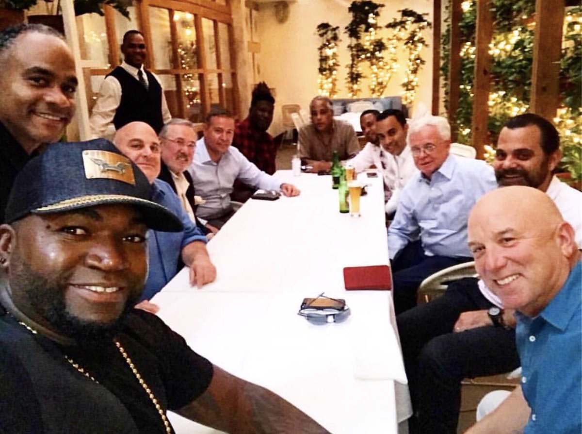 ariaswines's tweet photo. When business is more like family... we'll cheers to that 🍷 https://t.co/fqrZXdW4N5