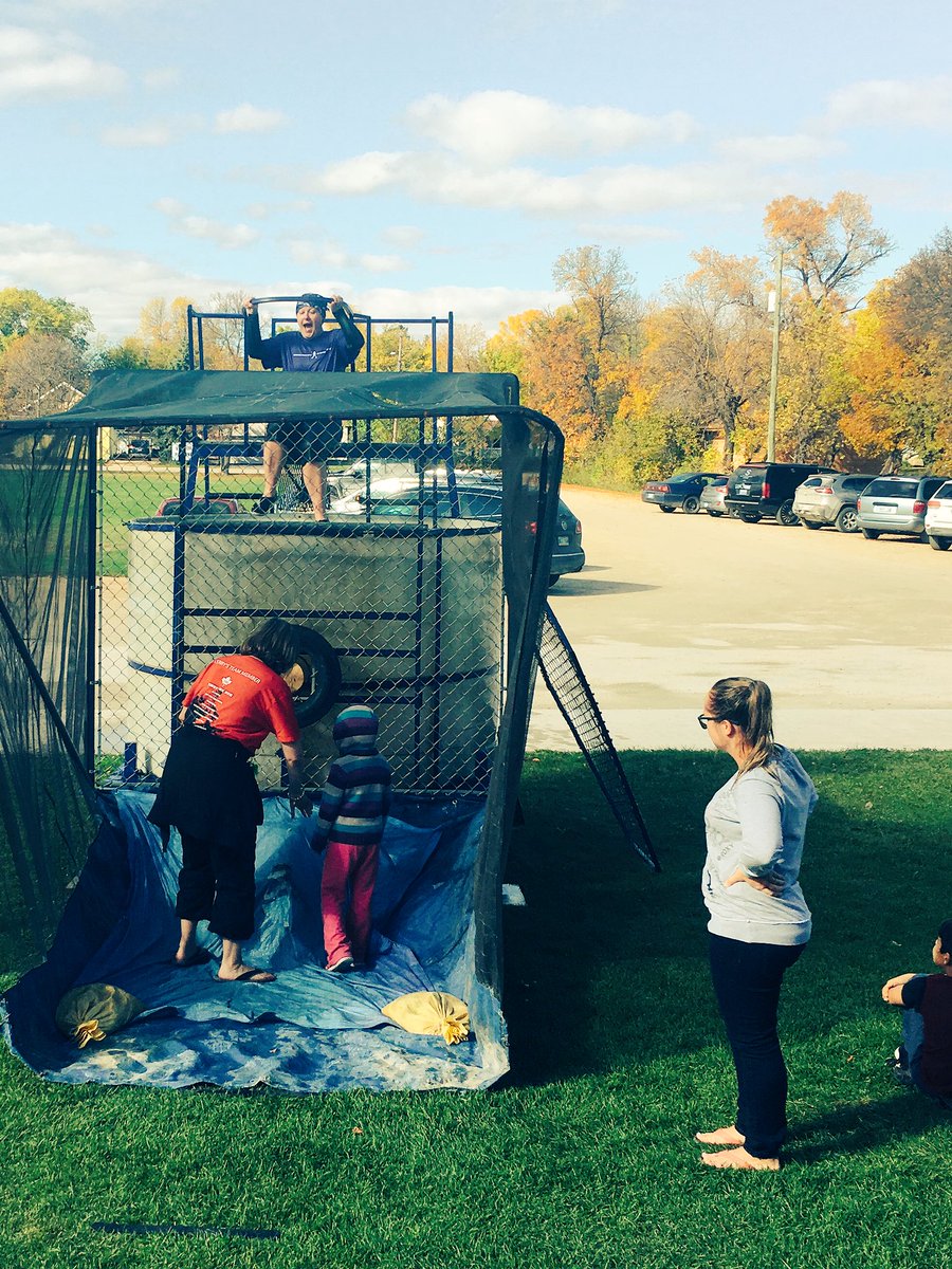 room6journey's tweet photo. We raised $900 for the Terry Fox Foundation @WpgBeachSchool Thanks to all the brave volunteers #TerryFox2017 @TerryFoxCanada https://t.co/dUt3febo2d