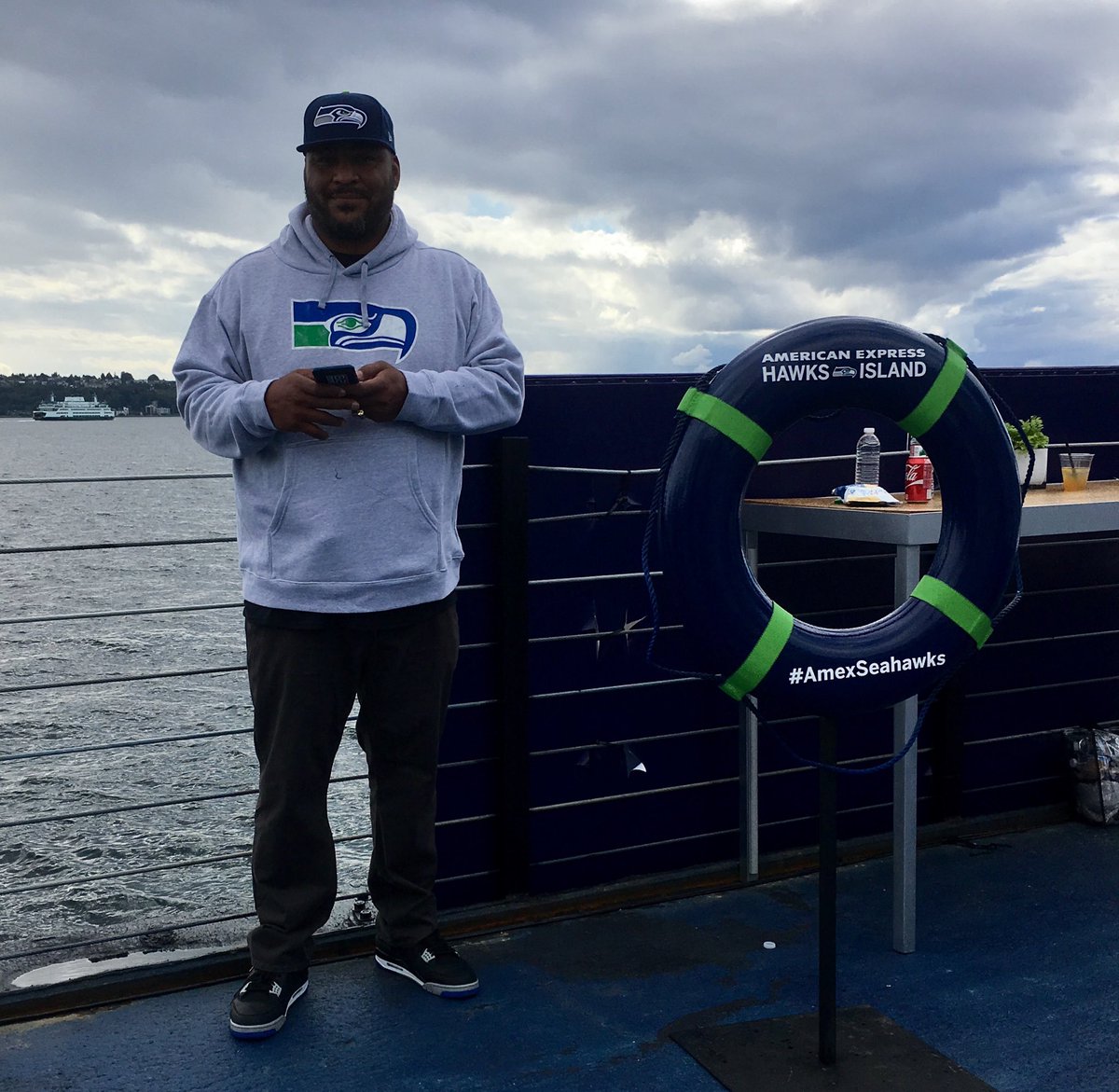 Graylee's tweet photo. @BigWalt71 Thank You for always being so kind!💙🏈💚 #AmexSeahawks Hawks Island - #GoHawks https://t.co/sQLZE6YskU