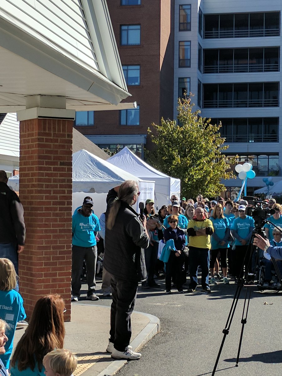 OakleyWb's tweet photo. Great day for the ALS &amp; MS #walkforliving  lots of walkers to benefit Leonard Florence Center &amp; @ComCareALS https://t.co/sSd6NN9OEc