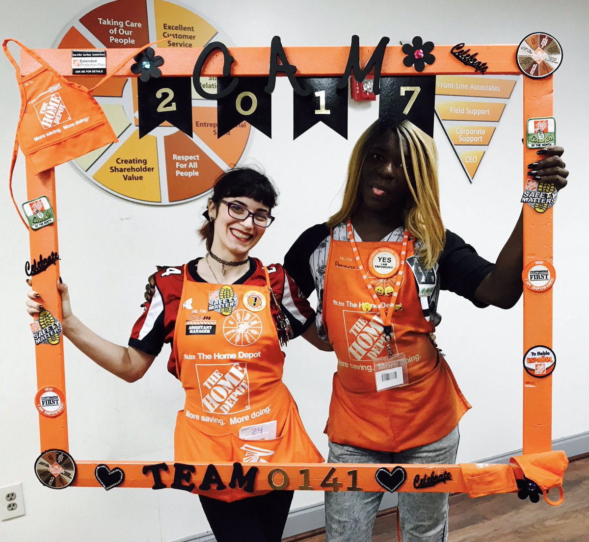 TullySj's tweet photo. Our #CashierAppreciationMonth frame looks ✨FANTASTIC✨! I can't wait to see all the memories we make with it! #CAM2017 #Team0141 #AwesomeOps https://t.co/Ns12BMHxg2