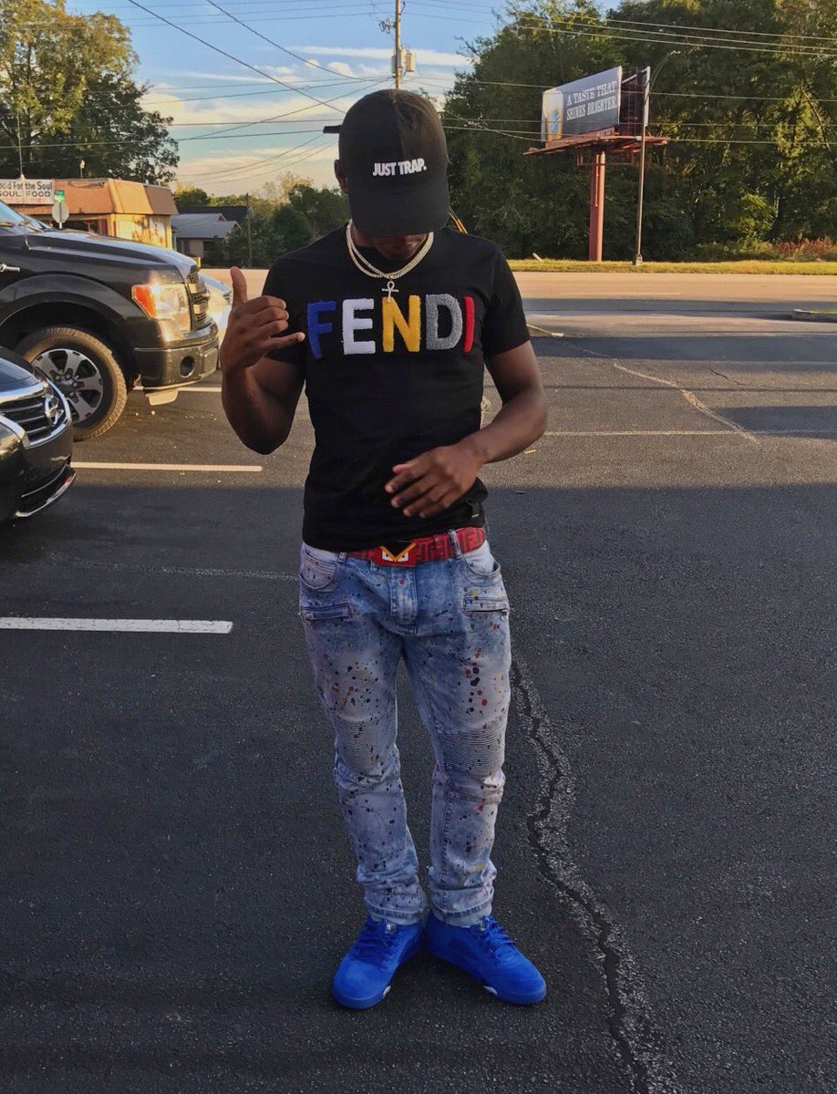 __1Hotboy's tweet photo. ๐ก๐. #LongliveGoat https://t.co/ll1NlExCZh