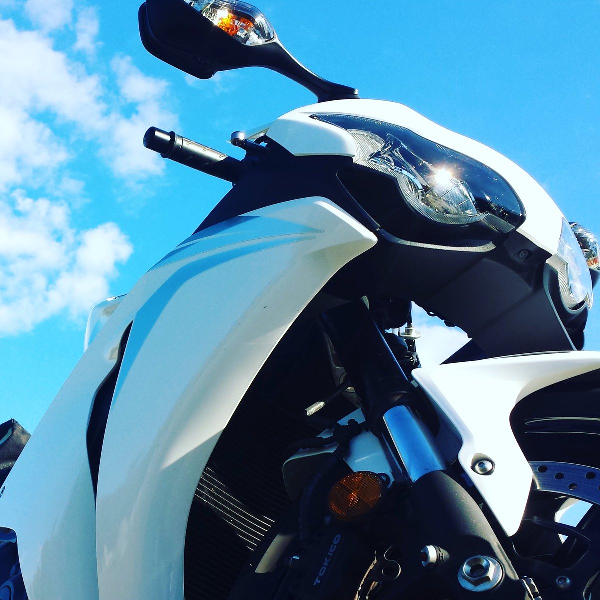 DCBIKER_RR's tweet photo. Always #reach 4 the #sky, because even if u miss, you'll be among the #clouds !
#weoutchea #dcbiker #cbr1000rr
#fireblade #sundayfunday https://t.co/yk1ZcwGvz1