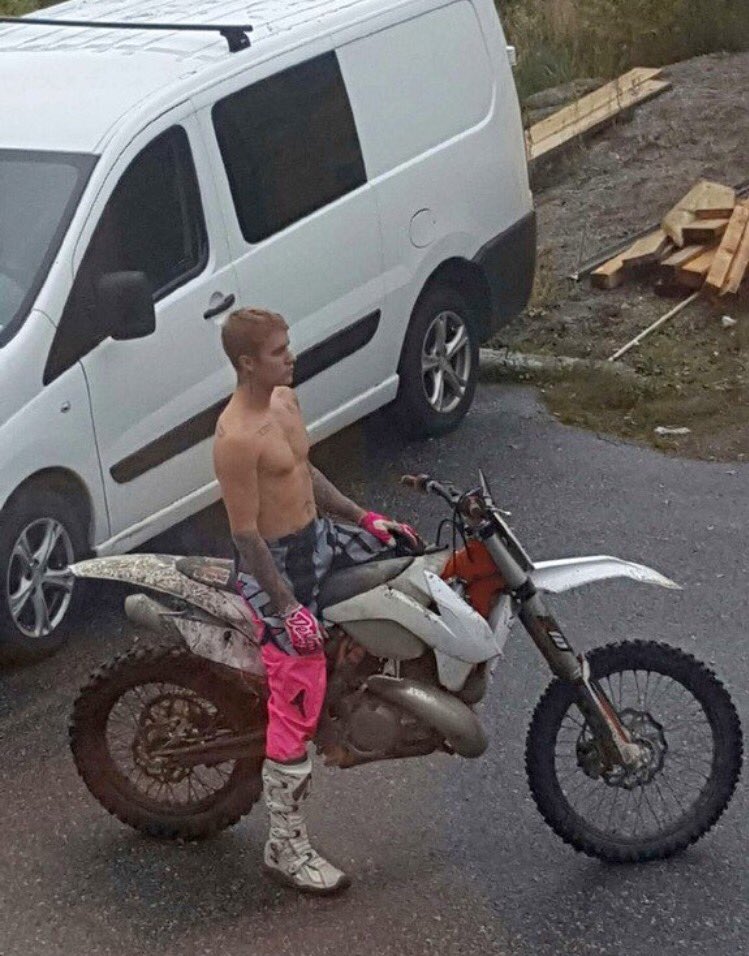 ً (@bestbieberlooks) on Twitter photo 