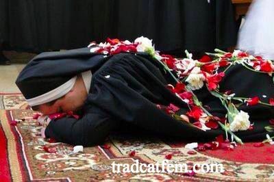 TradCatFem's tweet photo. St Therese woz here! 🌹🌹🌹🌹🌹#RosesEverywhere #Catholic  #StTherese #StThereseOfLisieux https://t.co/8RvLNE2MsG