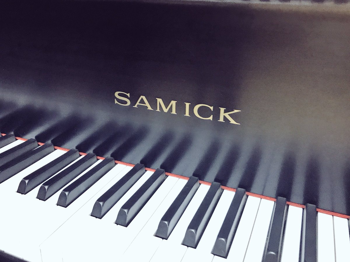 pianoadvisor's tweet photo. Gorgeous baby grand piano with a satin finish... #handrubbed #custompianos https://t.co/3poTXRHp4X