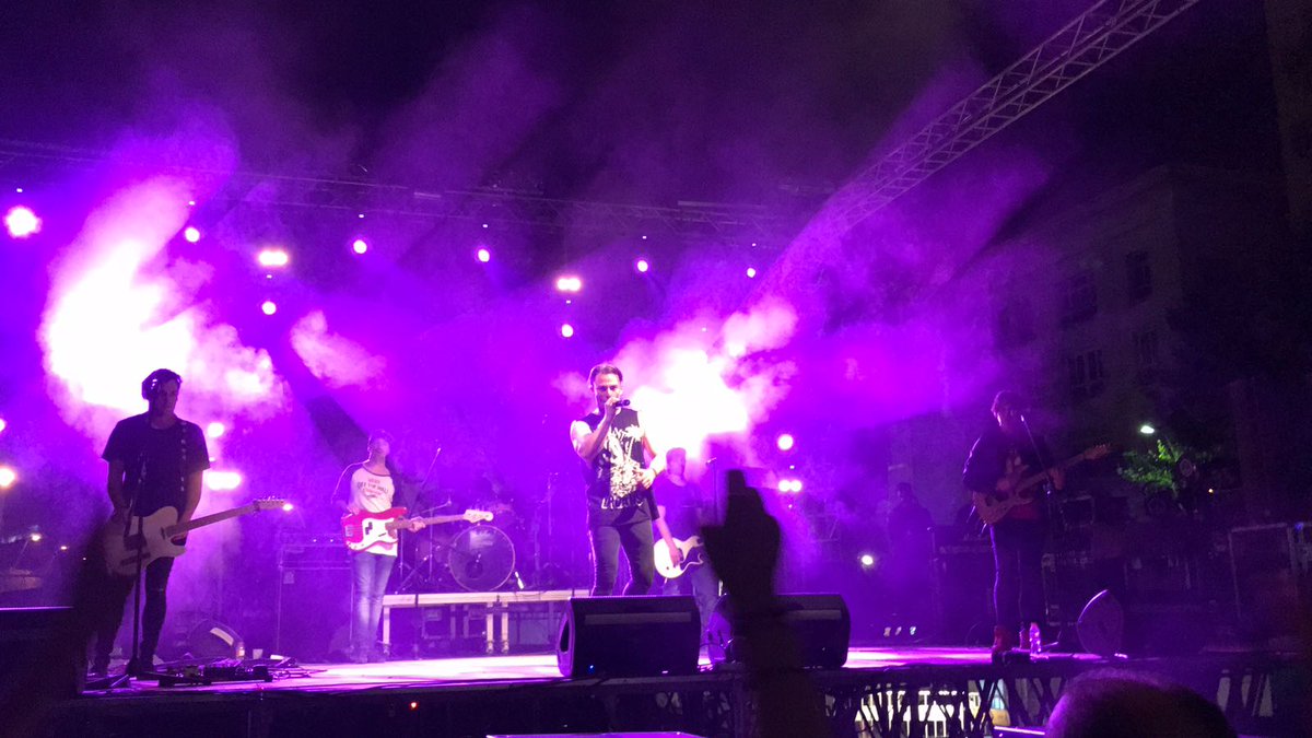 WencesFans's tweet photo. Tras el gran concierto d @daigualoficial ayer en #reus ahora nos toca esperar impacientes al día 20 d Oct #teneismagia #DaIgualVuelve #Rock https://t.co/loW0cxN3Yi