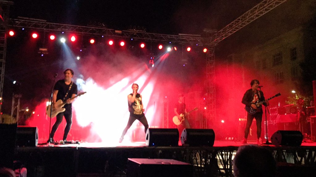 WencesFans's tweet photo. Tras el gran concierto d @daigualoficial ayer en #reus ahora nos toca esperar impacientes al día 20 d Oct #teneismagia #DaIgualVuelve #Rock https://t.co/loW0cxN3Yi
