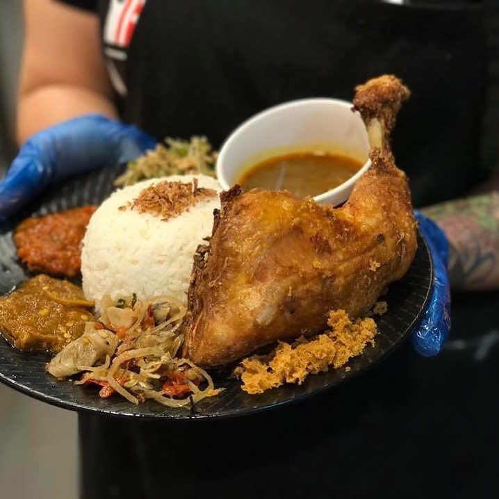 $11.90 Ayam Penyet lunch deal how about that!! 😱😍😍😱 Add $2 for any drinks under INDONESIAN Specialties 😌
.
.
#naug… ift.tt/2yPsjYJ