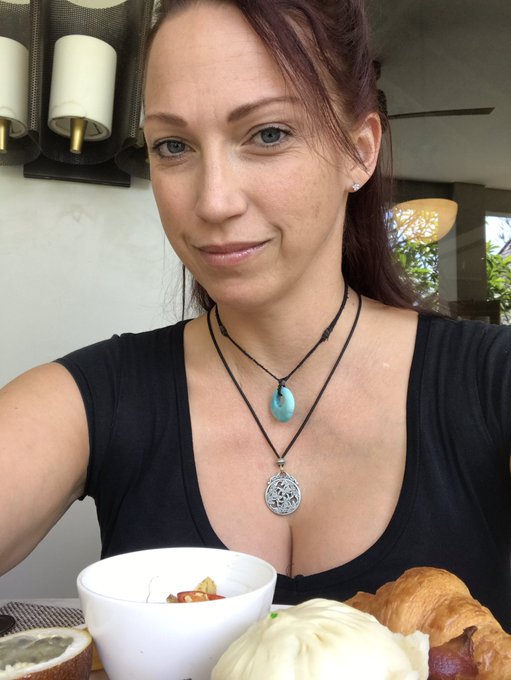 Got blessed by the holy men with holy water from Tanah Lot in Bali https://t.co/3hg6ANJ5QD<a href="/tag/jealousy"class="tags"><span>#jealousy</span></a>