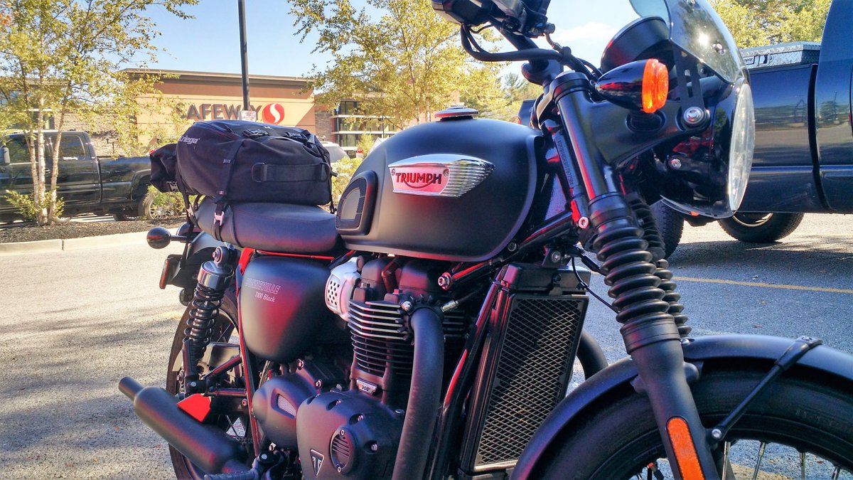 need2save_tweet's tweet photo. Something satisfying about grocery shopping on your #motorcycle. Would have been even better if I rode by #bicycle 🚴 https://t.co/xhROls8TYk