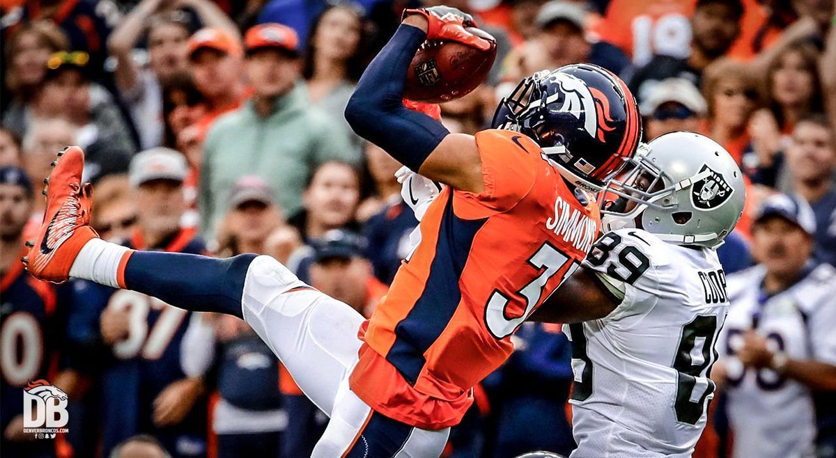 Started with a one-handed TD, finished with a game-sealing INT.

That's how we #BeatTheRaiders.

📺 » j.mp/2xK1qHY