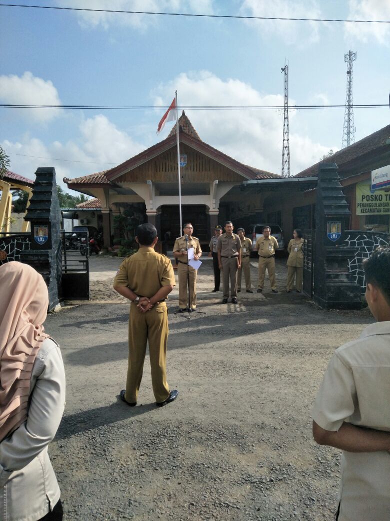 gandrungkec's tweet photo. Latepost. Apel bersama dalam rangka peringatan Hari Kesaktian Pancasila tahun 2017 https://t.co/EXefTn2OWl