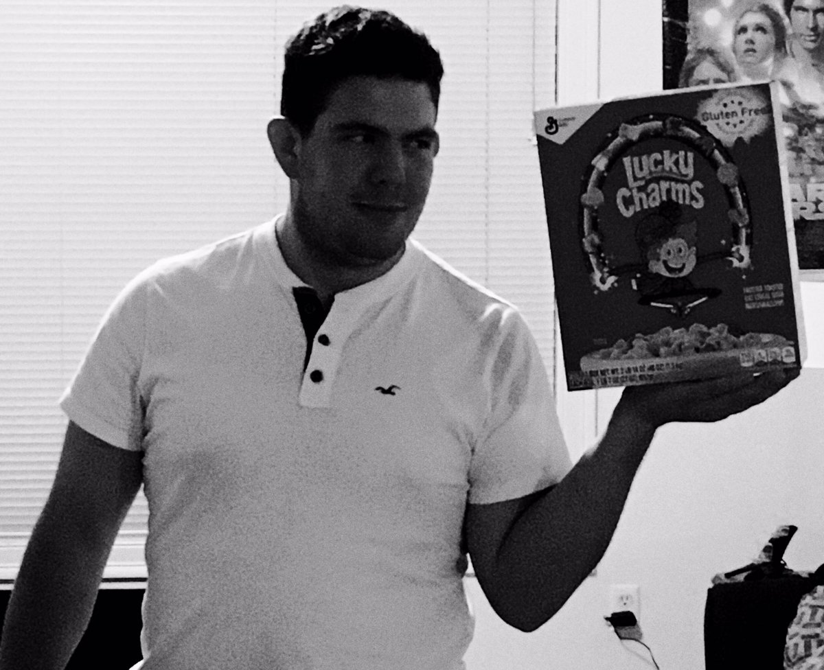 nickleblanc44's tweet photo. This box of Lucky Charms is looking so good, I feel guilty eating it! #DeanCom352 #LuckyCharms https://t.co/xlWvv6umfw