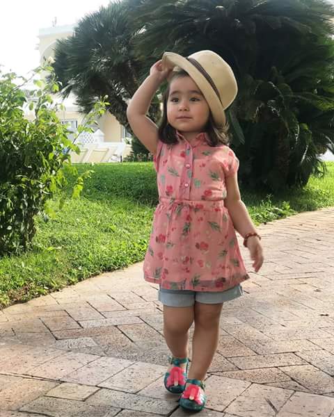 belobabysnow's tweet photo. But of course, before we leave, Daddy insists he takes some pictures of me. Haaay, #InstagramDaddy https://t.co/9nSw9QIljI