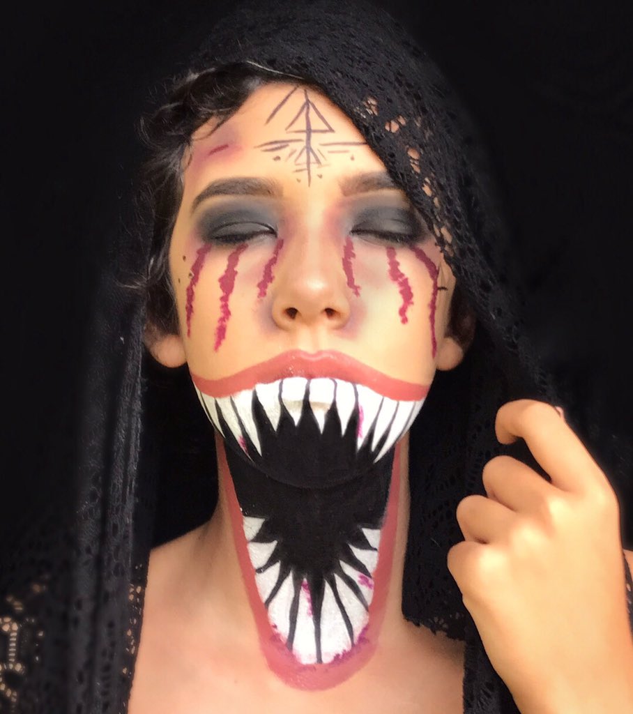 _Krispyy_'s tweet photo. Happy October 1st!👻 #Halloweenmakeup #Halloween #makeupbyme https://t.co/5OSY2NJeuD