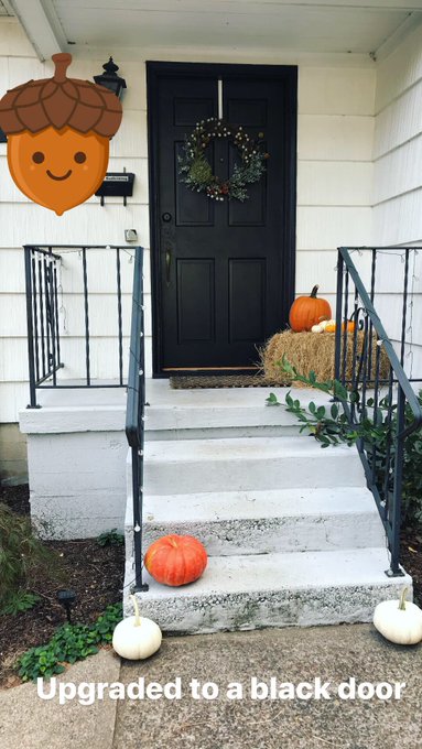 Painted my front door black today 🤷&zwj;♀️ https://t.co/JvDPiQU1uR