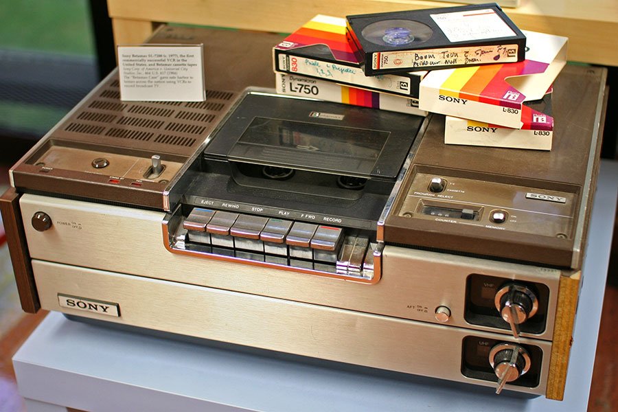 primeras videocaseteras que se vendieron  en Puebla, pesaban  12 kilos, costaban 28 mil pesos en 1978, un auto usado costaba 8 mil pesos