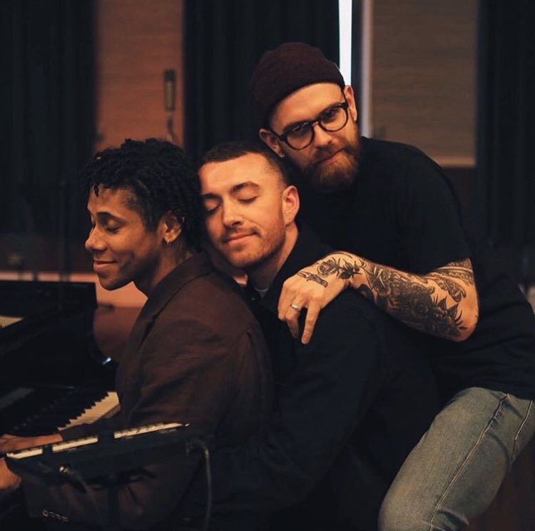 samsmithfeed's tweet photo. Sam rehearsing for Live Lounge with @ItsReubenJames and @bpgbass 🖤 this is such a cute picture of them! :)) || @samsmithworld https://t.co/YofrmaZjn8