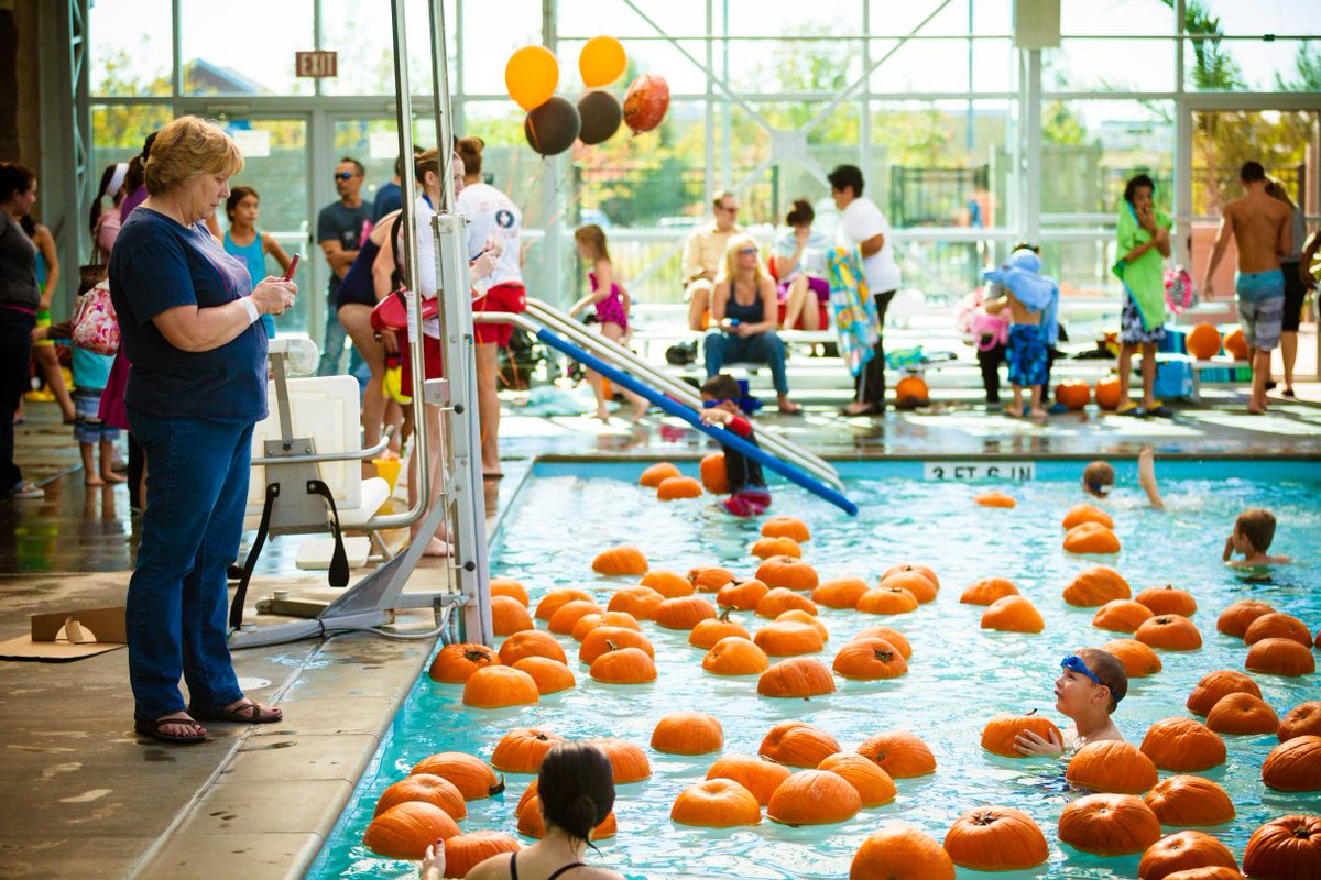 RSVL_Parks's tweet photo. Looking for a unique pumpkin patch experience? Check out the #FloatingPumpkinPatch! October 22. Call 772-PLAY to register. #RosevilleCA https://t.co/05MKGEuGta