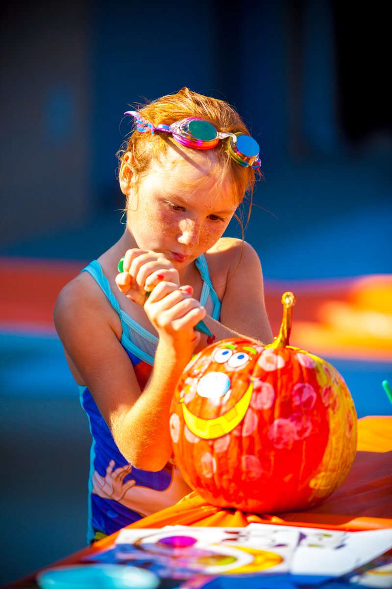 RSVL_Parks's tweet photo. Looking for a unique pumpkin patch experience? Check out the #FloatingPumpkinPatch! October 22. Call 772-PLAY to register. #RosevilleCA https://t.co/05MKGEuGta