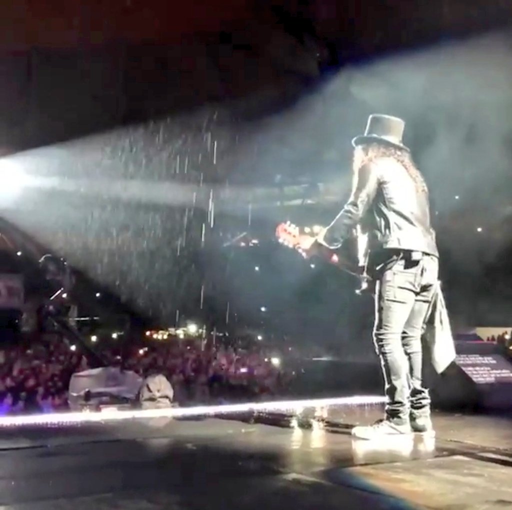 slash_arg's tweet photo. 🇦🇷👉 @Slash @GunsNRoses en estos momentos en Buenos Aires ¡ARGENTINA! @vidalito05 #NotInThisLifetime #GnFnR https://t.co/S5klobPnHE