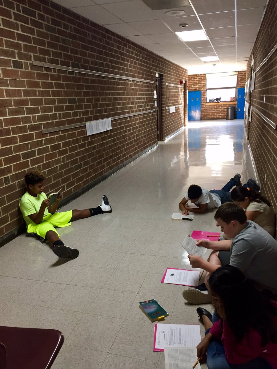 culbrethtigers's tweet photo. Students are really enjoying reading in their literature circles in Mrs. Benedick's class @CulbrethCougars #CougarPride https://t.co/KMUDGHN8rQ