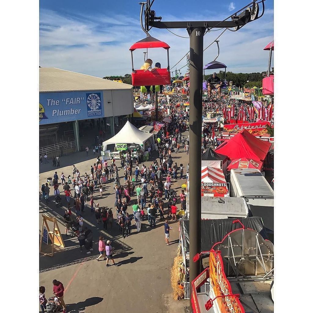 HonestOctober's tweet image. From @rickelle_yeah
・・・
#honestoctober I love rides; Grey does not. Grey loved the skylift. I did not!!!! P.S. Hap… ift.tt/2xUQG99