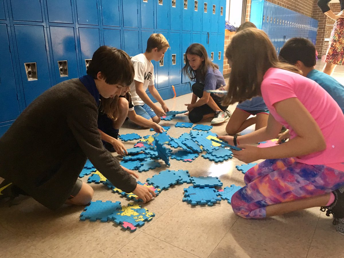 culbrethtigers's tweet photo. In Ms. Stevenson's class, students raced against the clock to assemble this puzzle of the world! @CulbrethCougars #CougarPride https://t.co/ubW3foUgFC