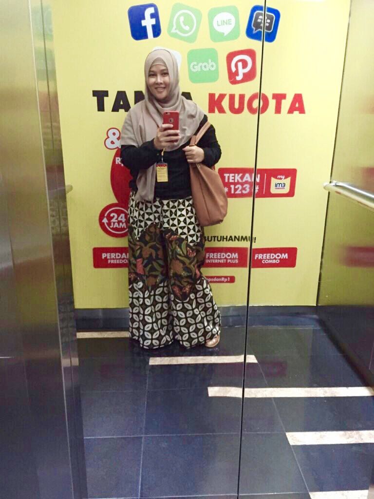 endahhalwa's tweet photo. Bangga pakai Batik #KerjaSeruIndosatOoredoo #Reg https://t.co/bUAA0uscoH