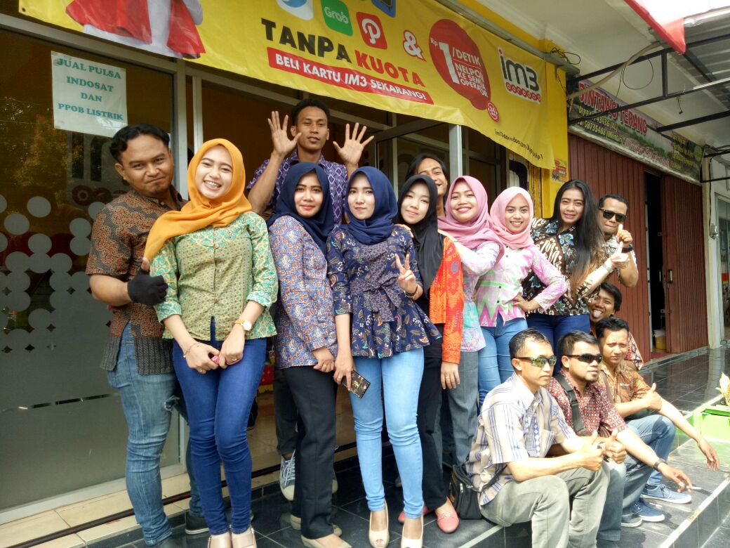 bamssoelis's tweet photo. Saya Bangga pakai batik.. #KerjaSeruIndosatOoredoo #Reg #Im3Tegal https://t.co/j0ix6y1joS