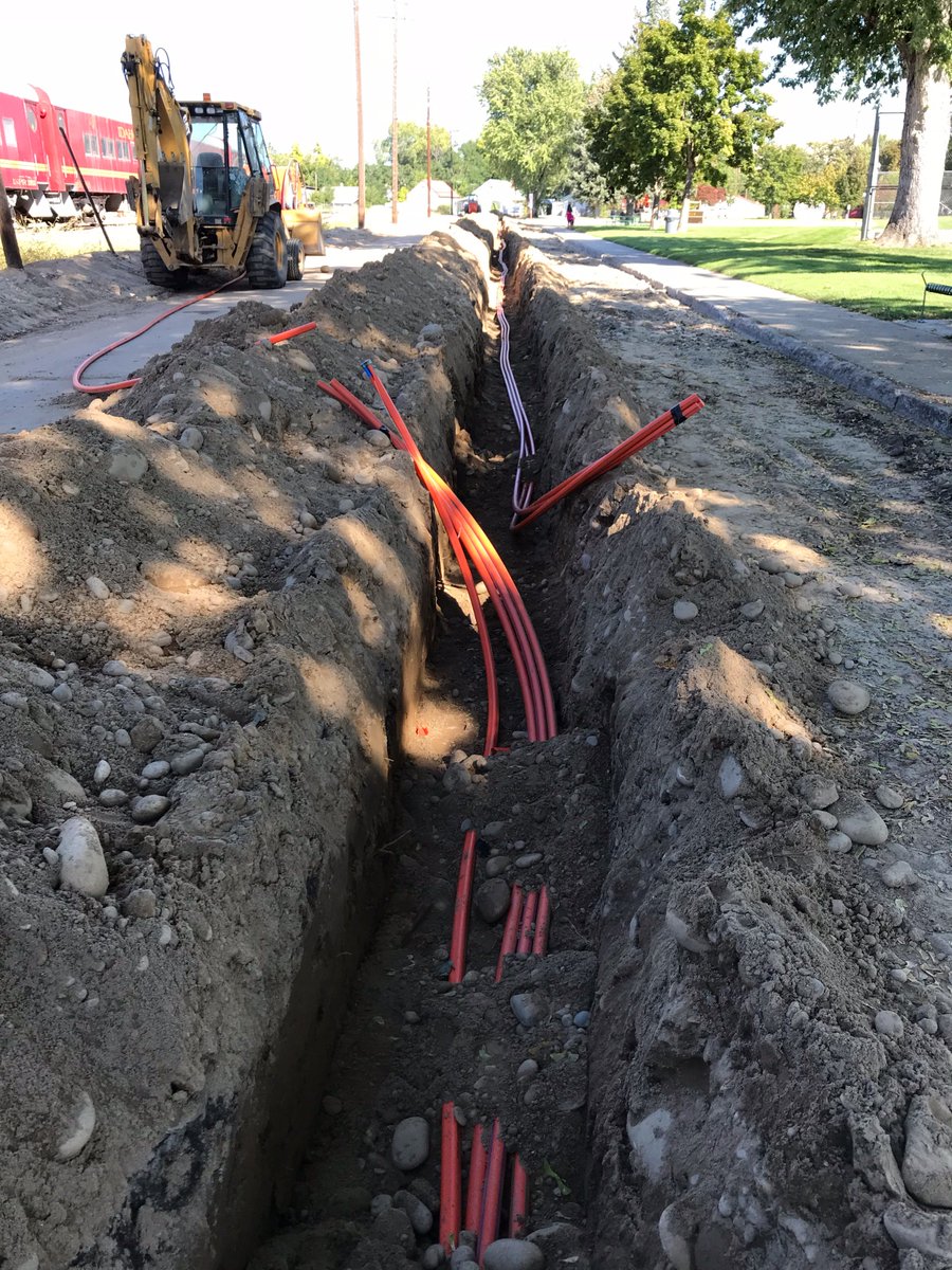EmmettFiber's tweet photo. #Fiber optics &amp; water lines same project= #digonce. Expanding municipal broadband in rural #Idaho. @NextCentCit @bbcmag @fiberbroadband https://t.co/xfwrB7n4fq
