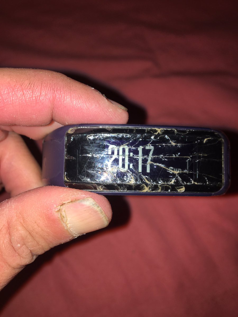 sharonwall's tweet photo. 3rd time in the desert on a non-strenuous camping trip with my #Garmin #VivoSmart HR plus. 3rd device. #heattestfail 100%. https://t.co/b3j5tDtA5a