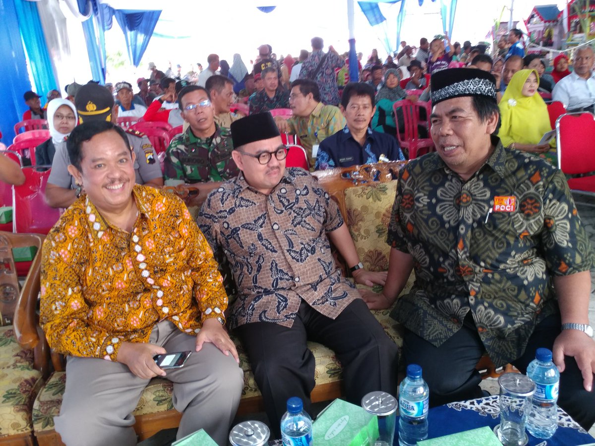 sudirmansaid's tweet photo. Memenuhi undangan pengurus KUD Karya Mina di acara Sedekah Laut Nelayan Kota Tegal. Semoga nasib nelayan membaik. @infotegal @SGBETE https://t.co/lJ8vXbWQJX